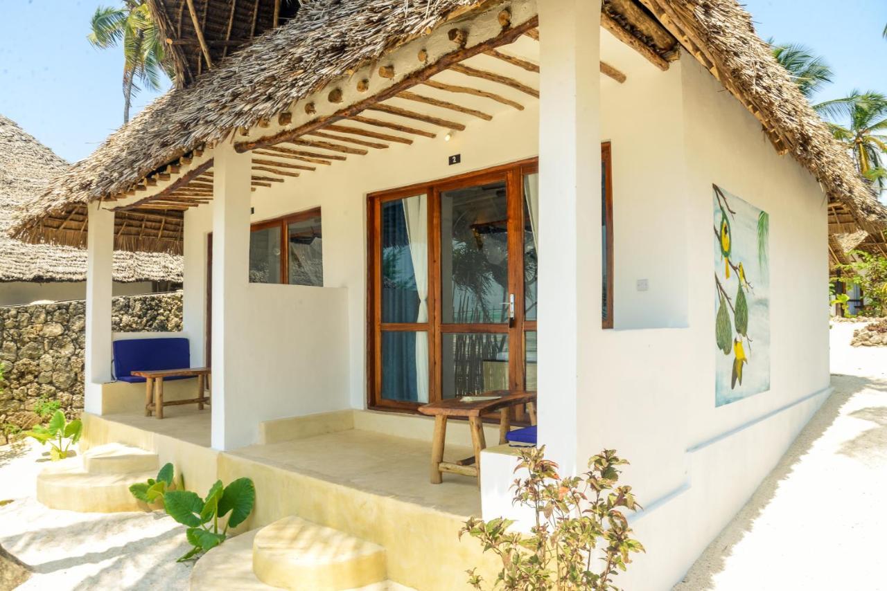 Mnana Beach Bungalows Pingwe Bagian luar foto