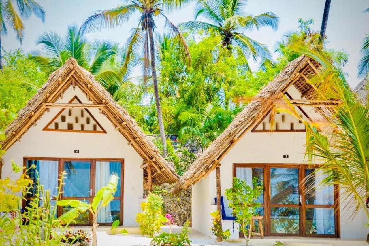 Mnana Beach Bungalows Pingwe Bagian luar foto